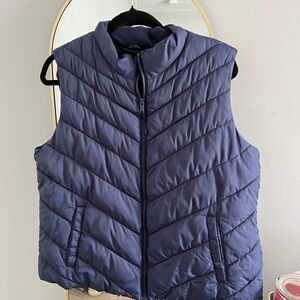 Women’s XL GAP puffer vest